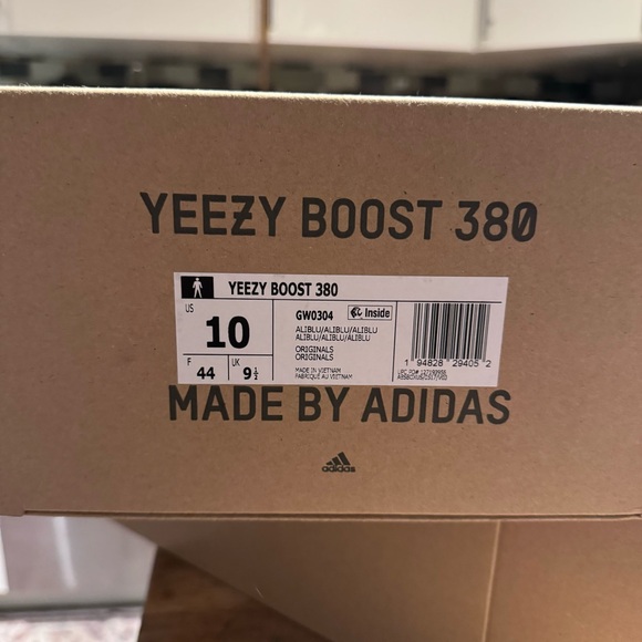 Yeezy Boost 380 - Picture 6 of 7